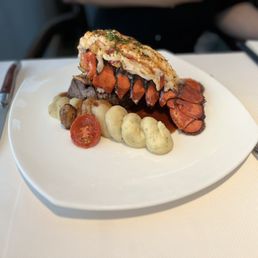 The Marine Room signature dishes Ocean Trout Toro Tartare
Signature Lobster Roll
"Kilo Caviar" Golden Reserve